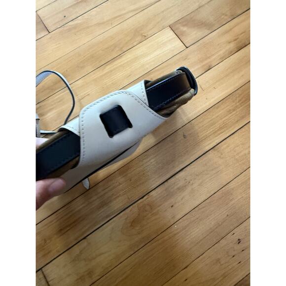 10.03.53 crossbody half moon cream colored bag - Picture 5 of 7